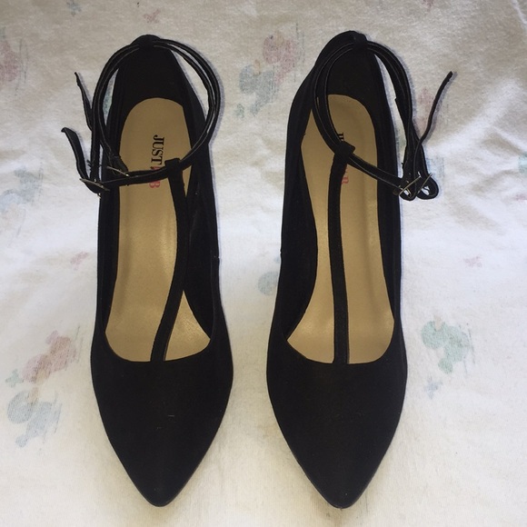 JustFab Shoes - Black suede heels